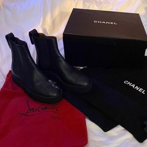 CHANEL F/W 21 BOOTS (Damaged) - REAL - SIZE 39 - SALE FOR CHEAP, PROOF AVAILABLE